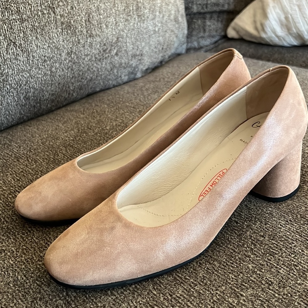 Amalfi by‎ Rangoni Firinze Suede Pump size 7.5